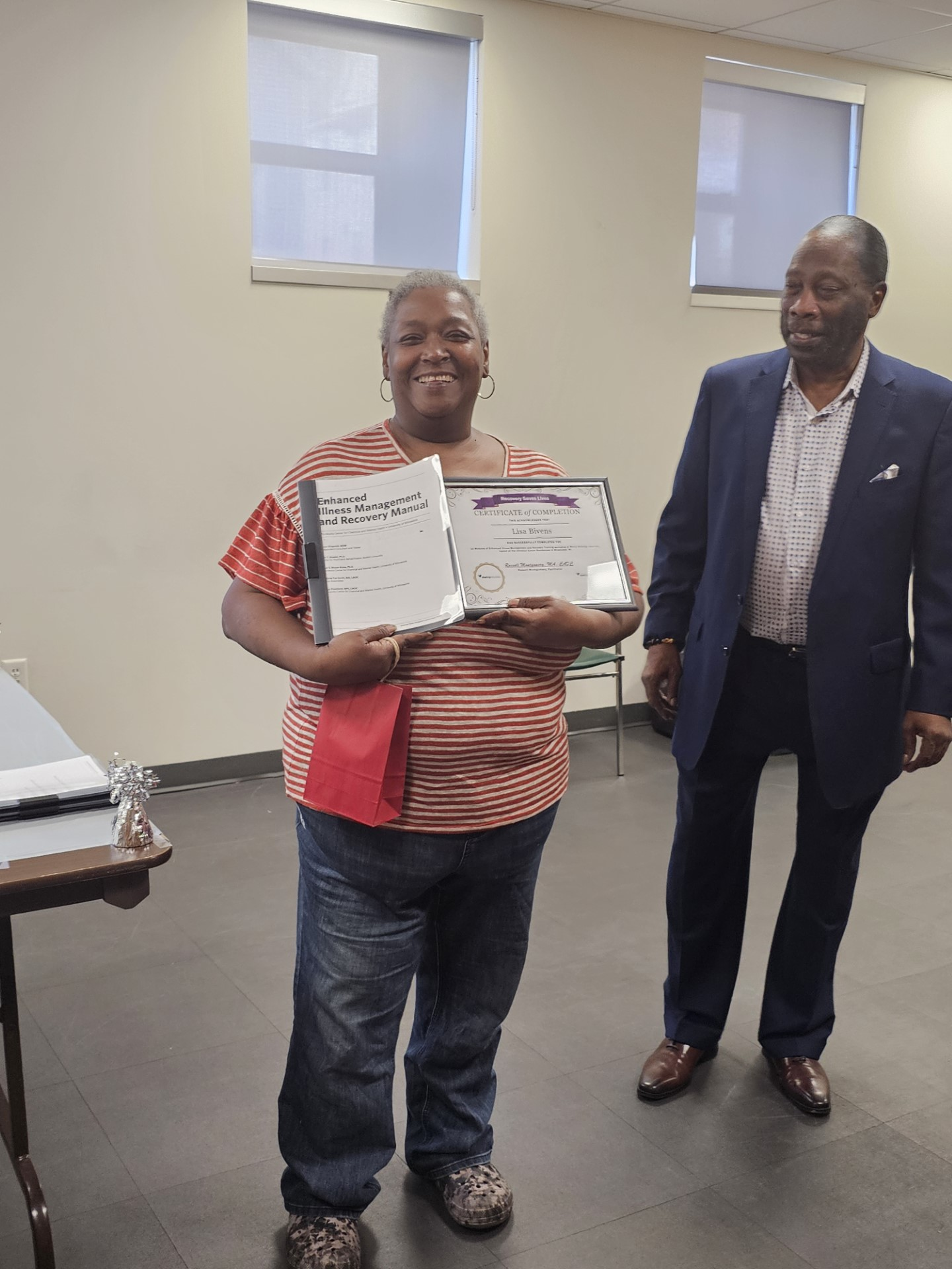 lisa-receiving-her-certificate
