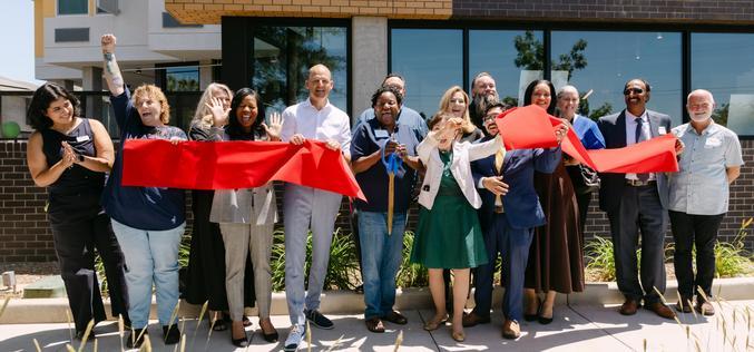 hieghts_stock_ribboncutting